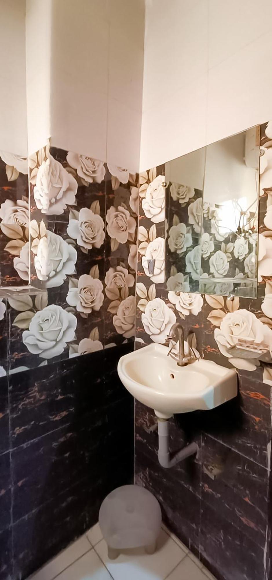 Rose - Near Yashobhoomi Convention Centre Hotel 3*