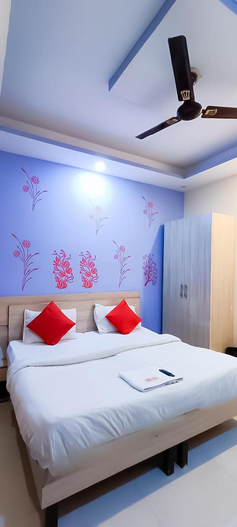 Rose - Near Yashobhoomi Convention Centre 3* New Delhi
