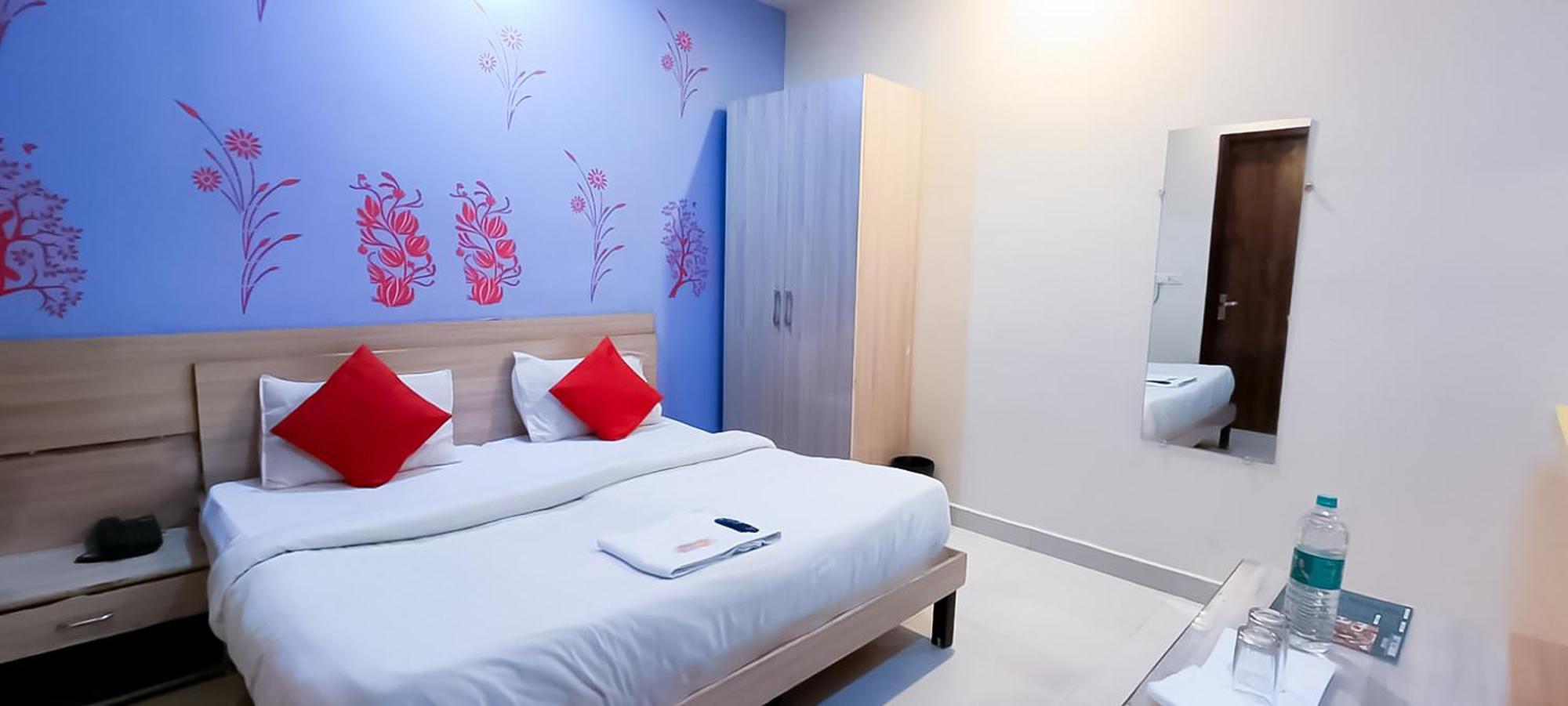 Rose - Near Yashobhoomi Convention Centre 3*